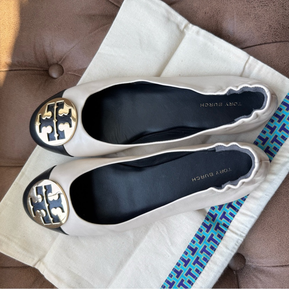 Tory Burch Black and Cream Flats with Gold Accent - Picture 3 of 4